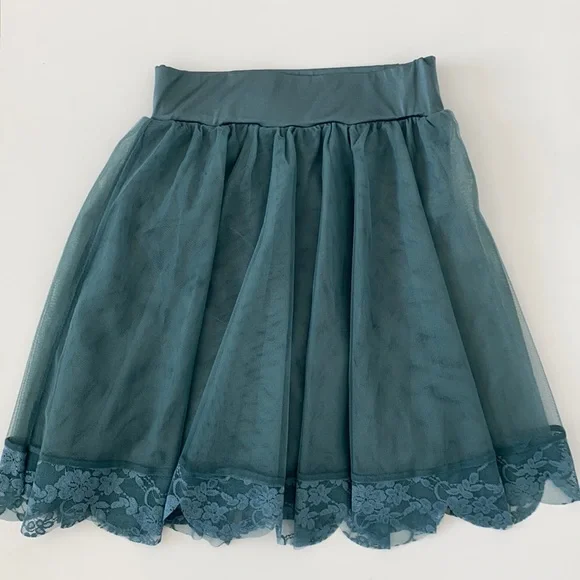 Weisman Two piece crop top and skirt - Picture 3 of 11